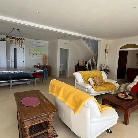 Preciosa Casa En Cerca De La Playa Con Vistas Al Mar