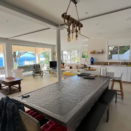 Preciosa Casa En Cerca De La Playa Con Vistas Al Mar *