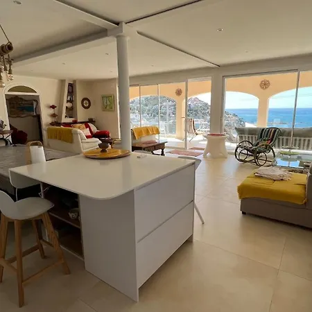 Preciosa Casa En Cerca De La Playa Con Vistas Al Mar